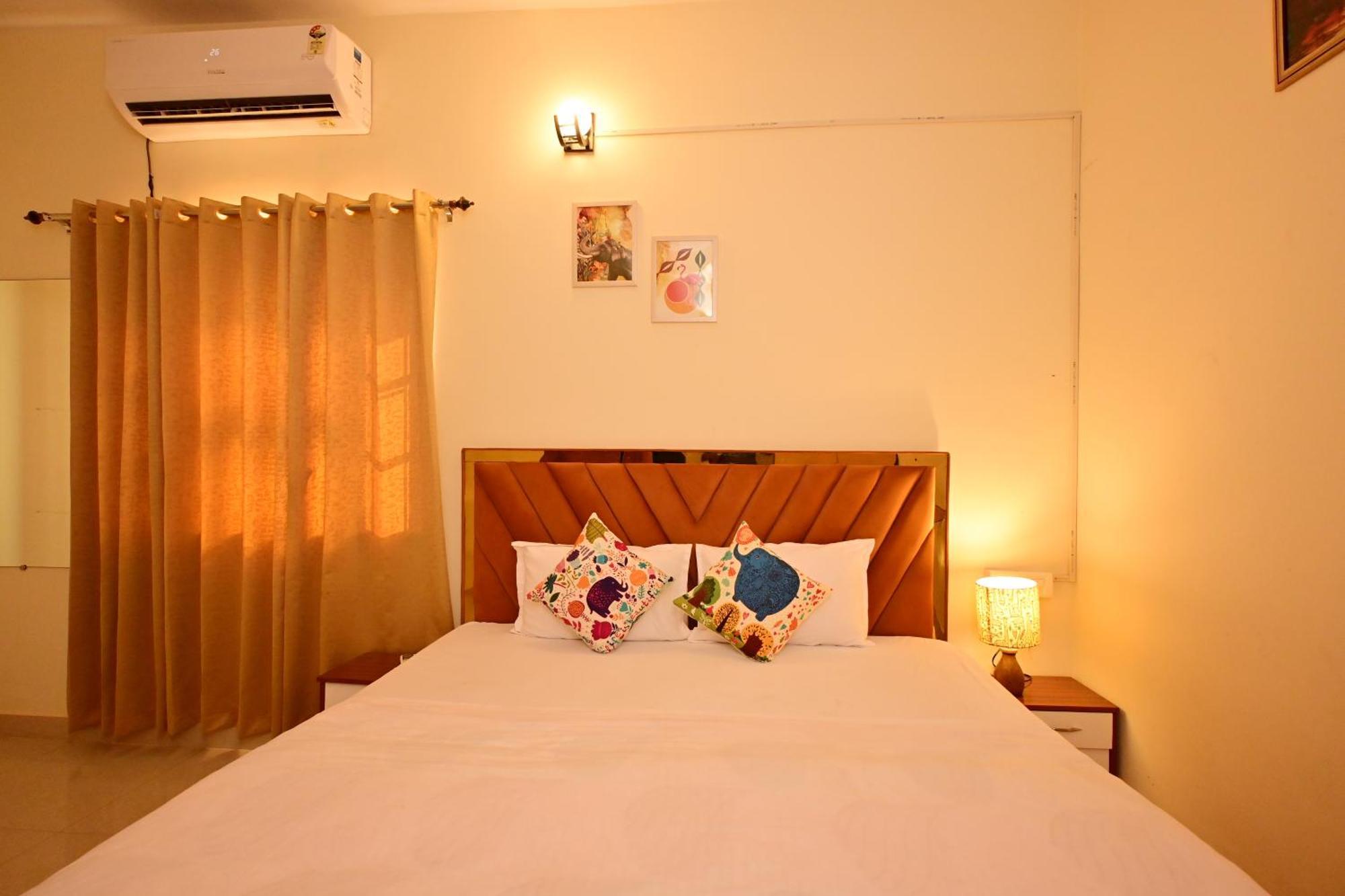 Zoomstay - 3Bhk Apartments พาราณสี ภายนอก รูปภาพ