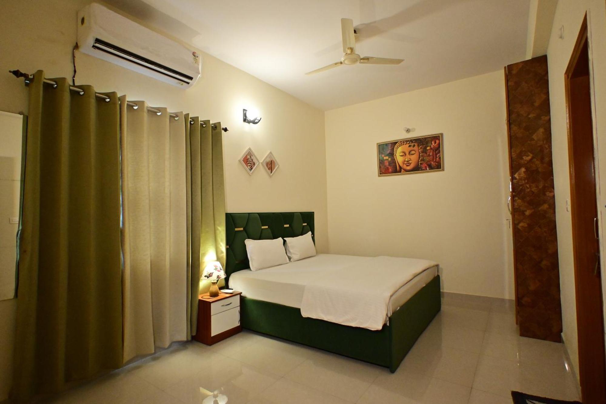 Zoomstay - 3Bhk Apartments พาราณสี ภายนอก รูปภาพ