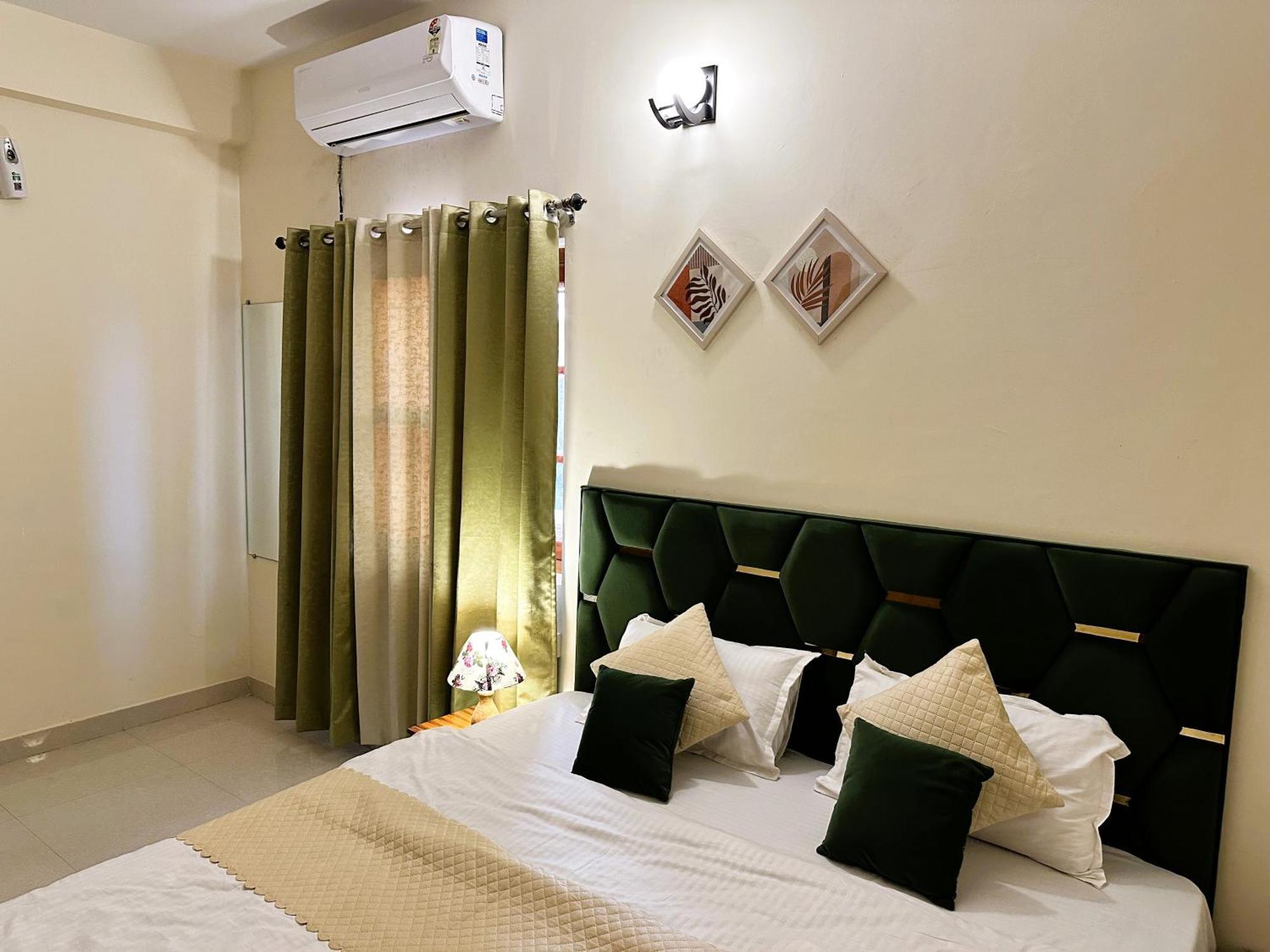Zoomstay - 3Bhk Apartments พาราณสี ภายนอก รูปภาพ