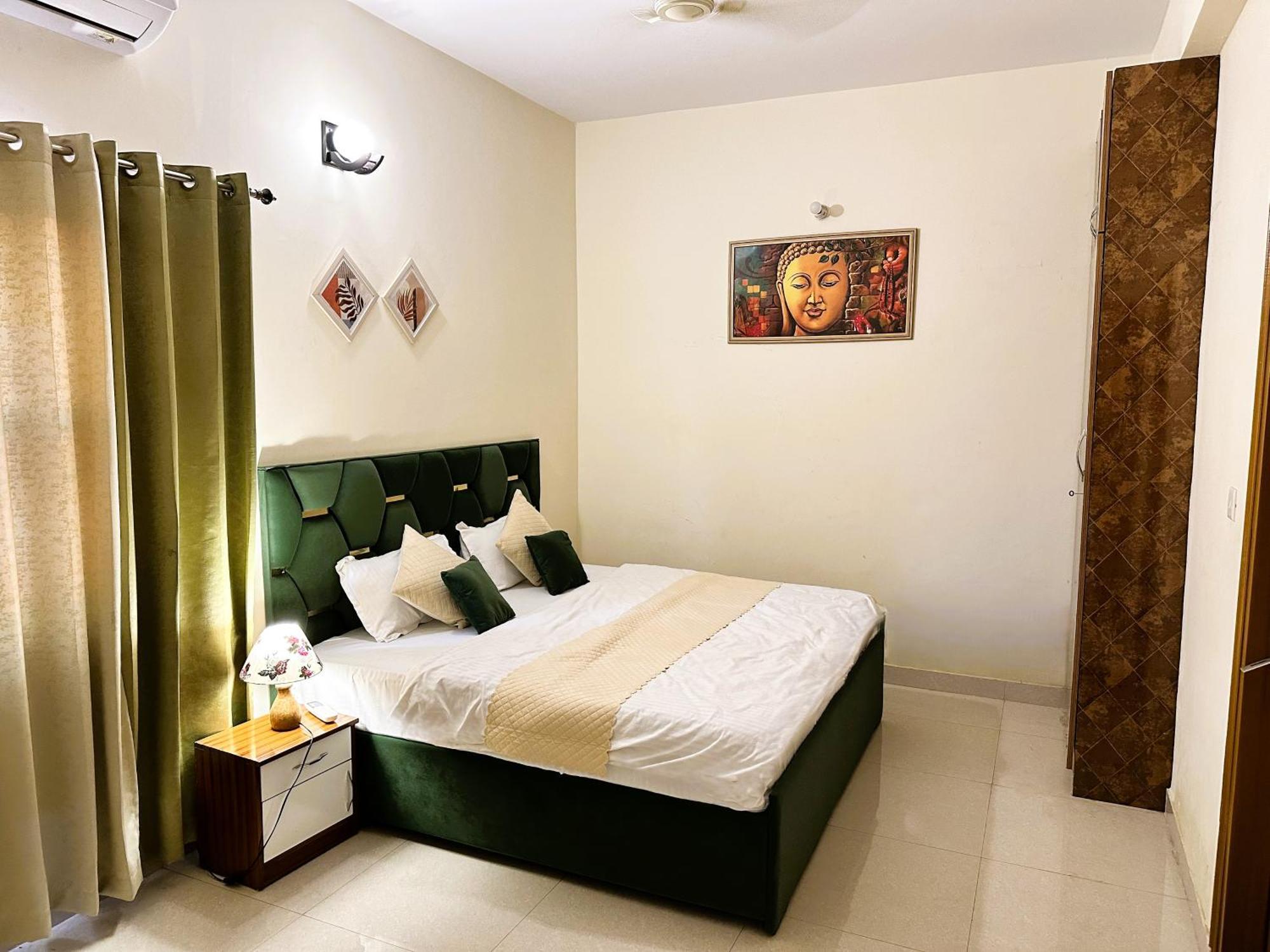Zoomstay - 3Bhk Apartments พาราณสี ภายนอก รูปภาพ