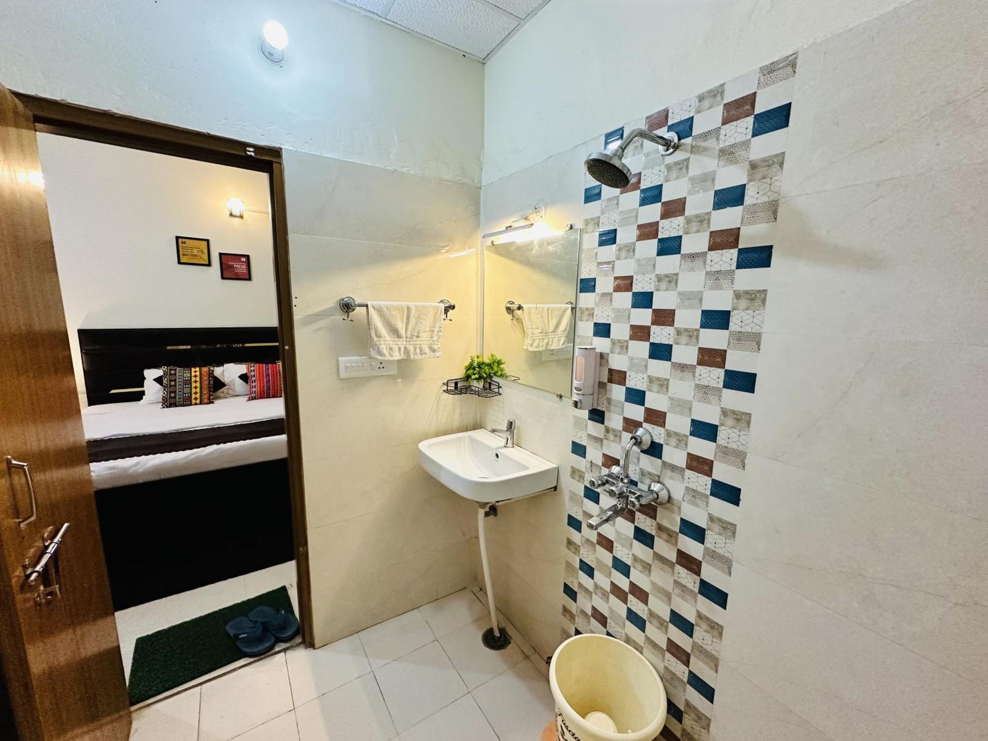 Zoomstay - 3Bhk Apartments พาราณสี ภายนอก รูปภาพ