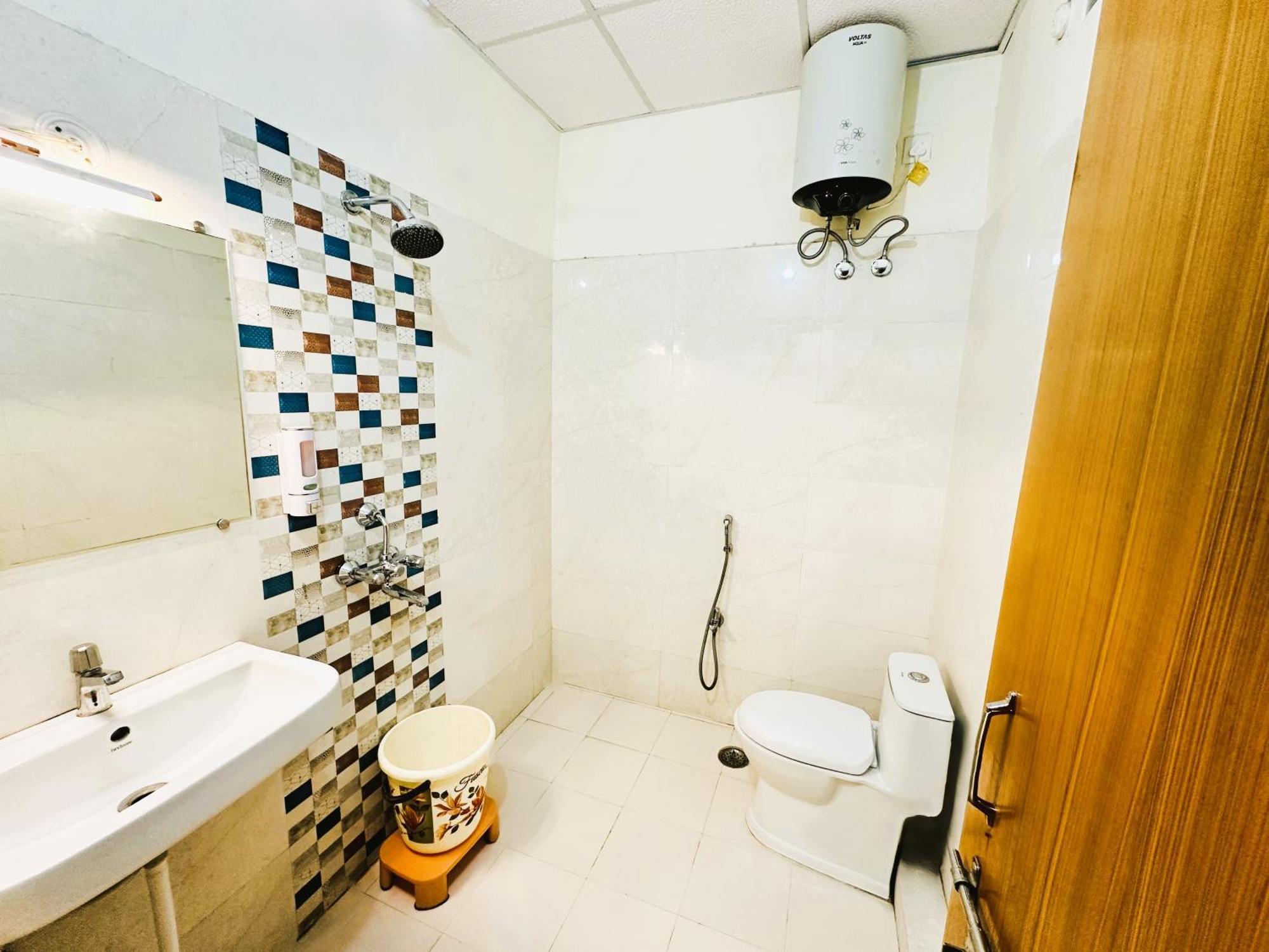 Zoomstay - 3Bhk Apartments พาราณสี ภายนอก รูปภาพ