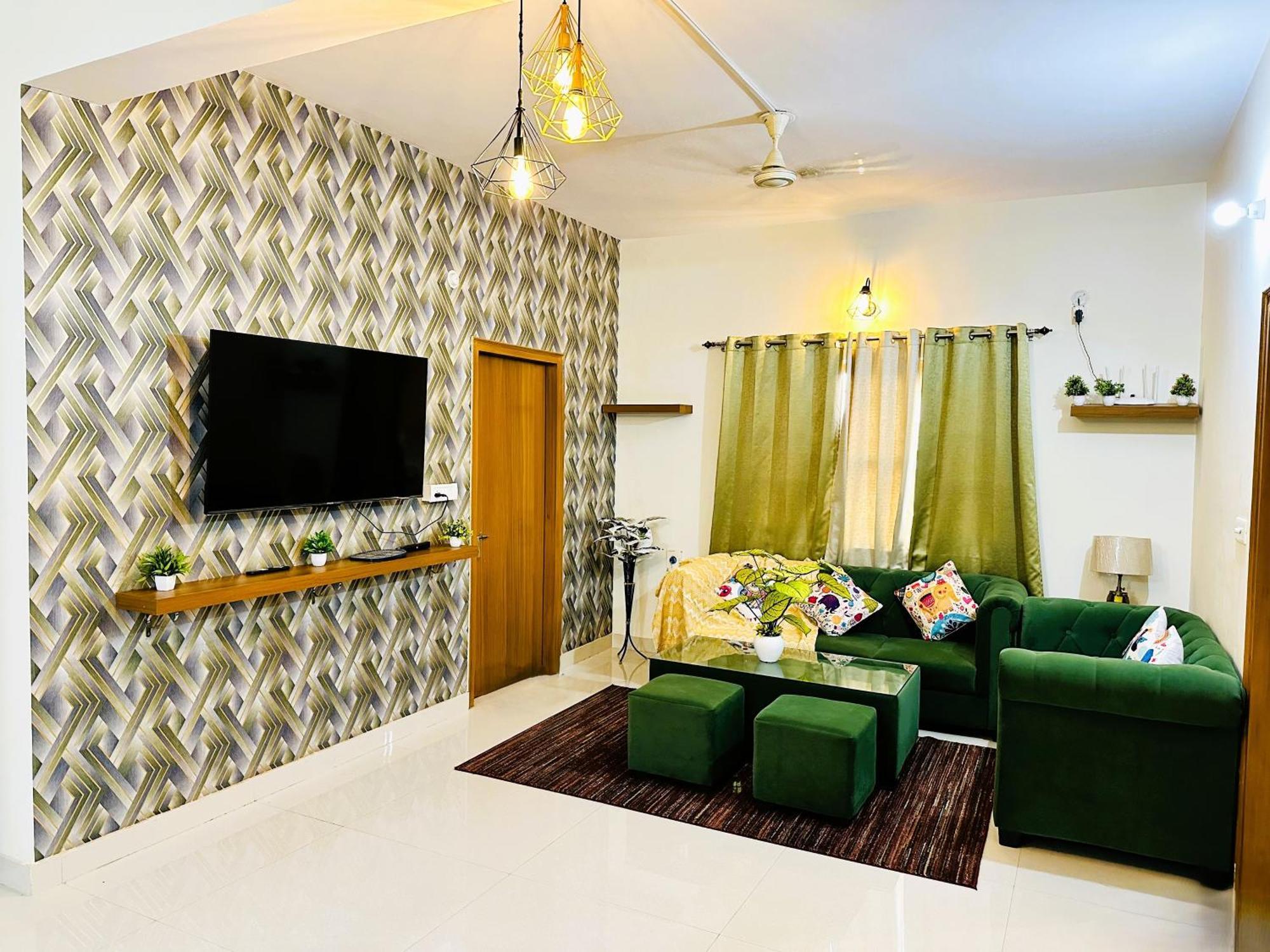 Zoomstay - 3Bhk Apartments พาราณสี ภายนอก รูปภาพ
