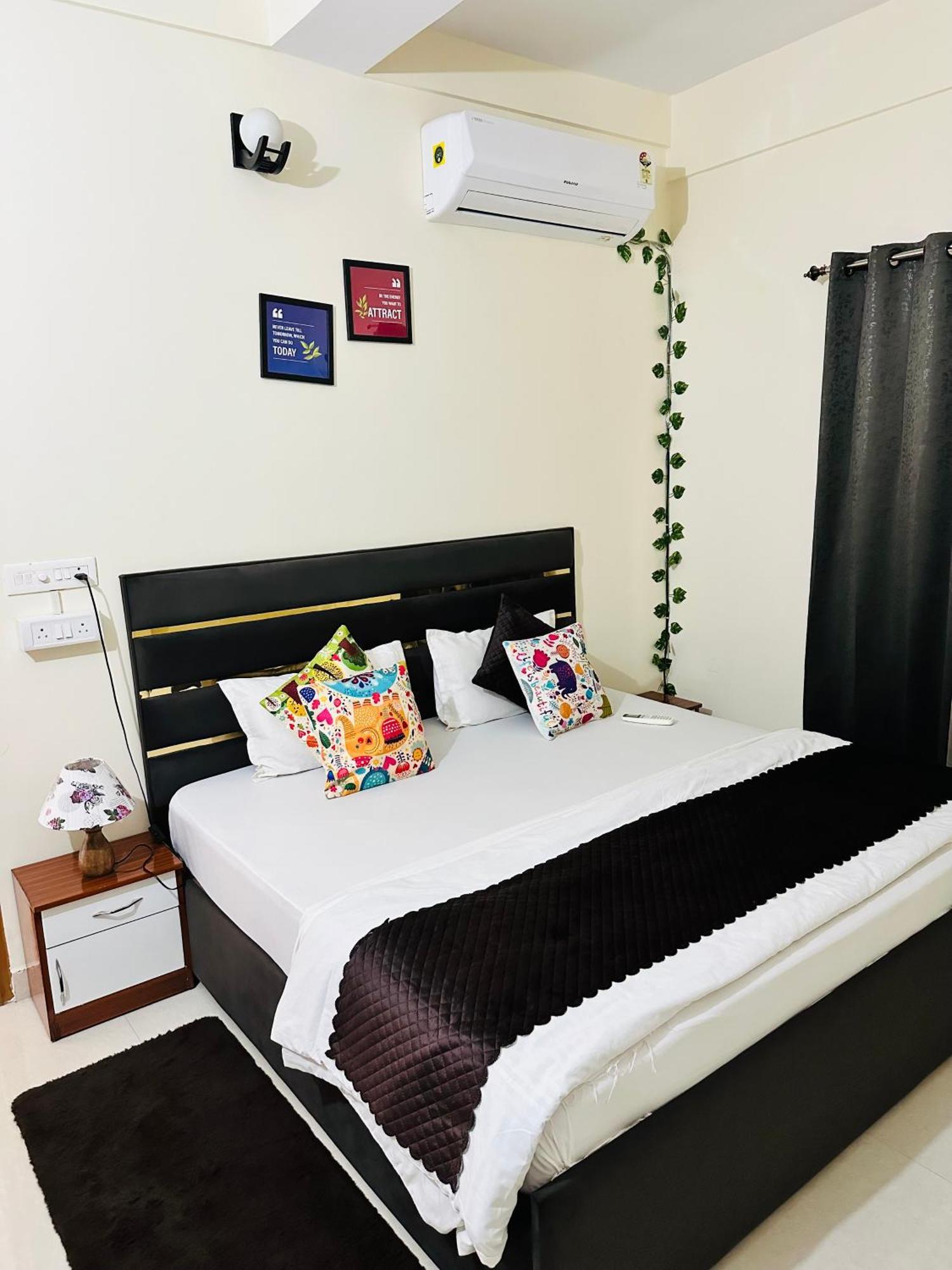 Zoomstay - 3Bhk Apartments พาราณสี ภายนอก รูปภาพ