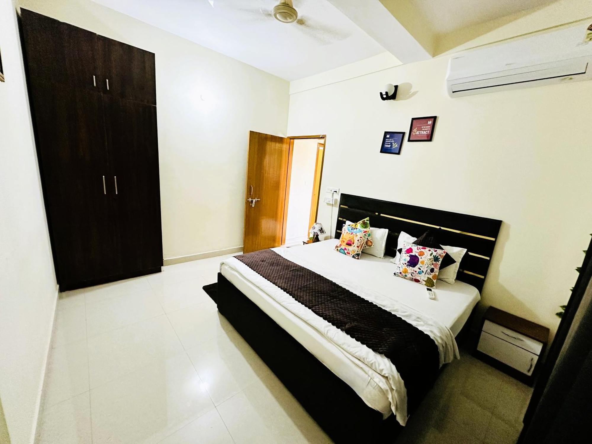 Zoomstay - 3Bhk Apartments พาราณสี ภายนอก รูปภาพ