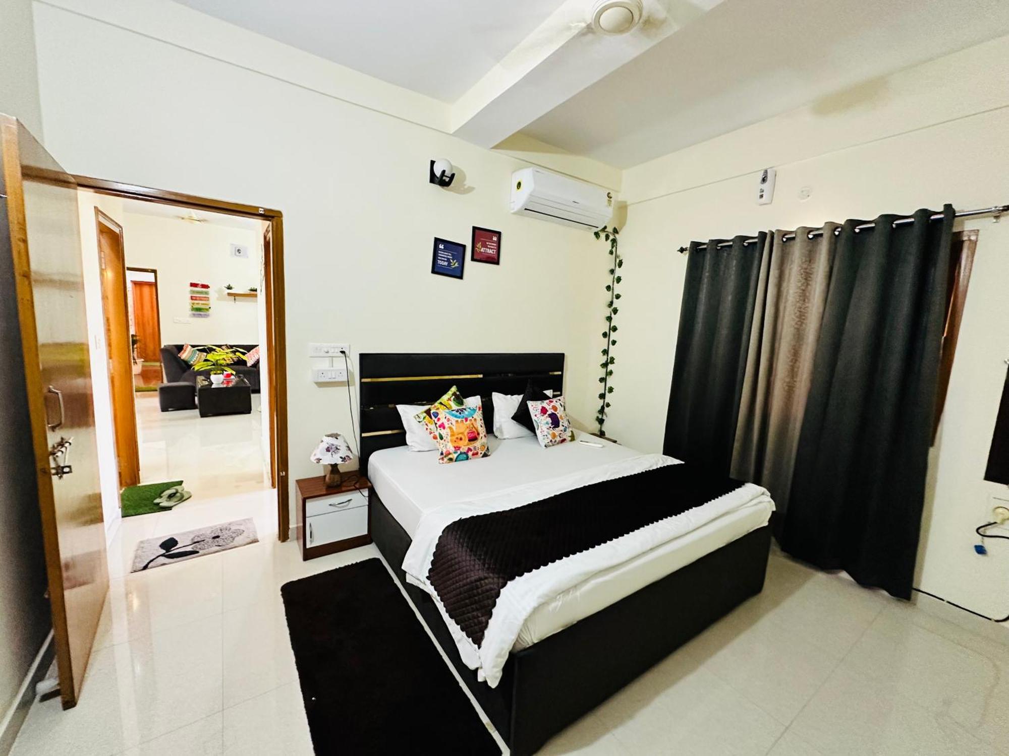 Zoomstay - 3Bhk Apartments พาราณสี ภายนอก รูปภาพ