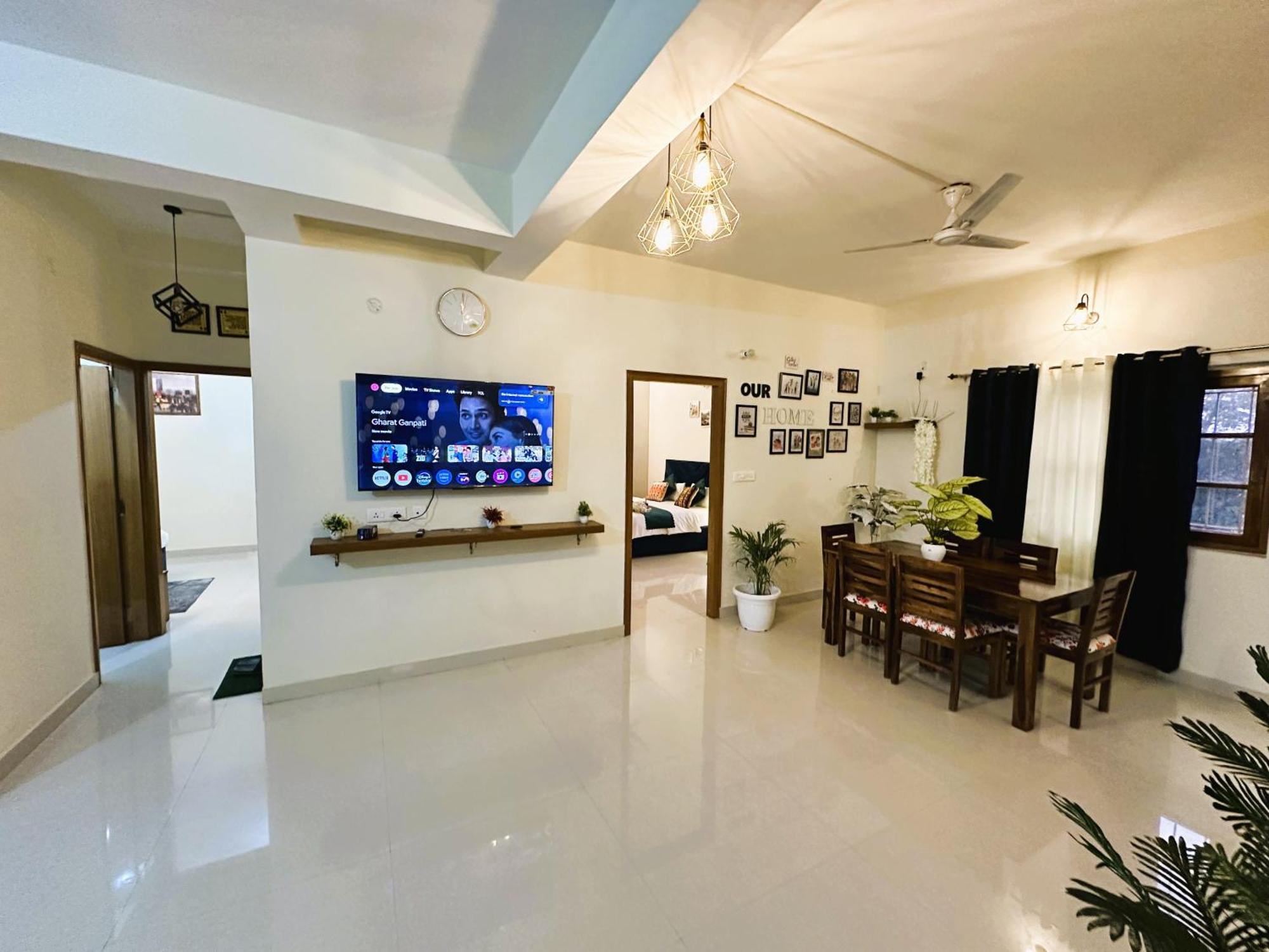 Zoomstay - 3Bhk Apartments พาราณสี ภายนอก รูปภาพ