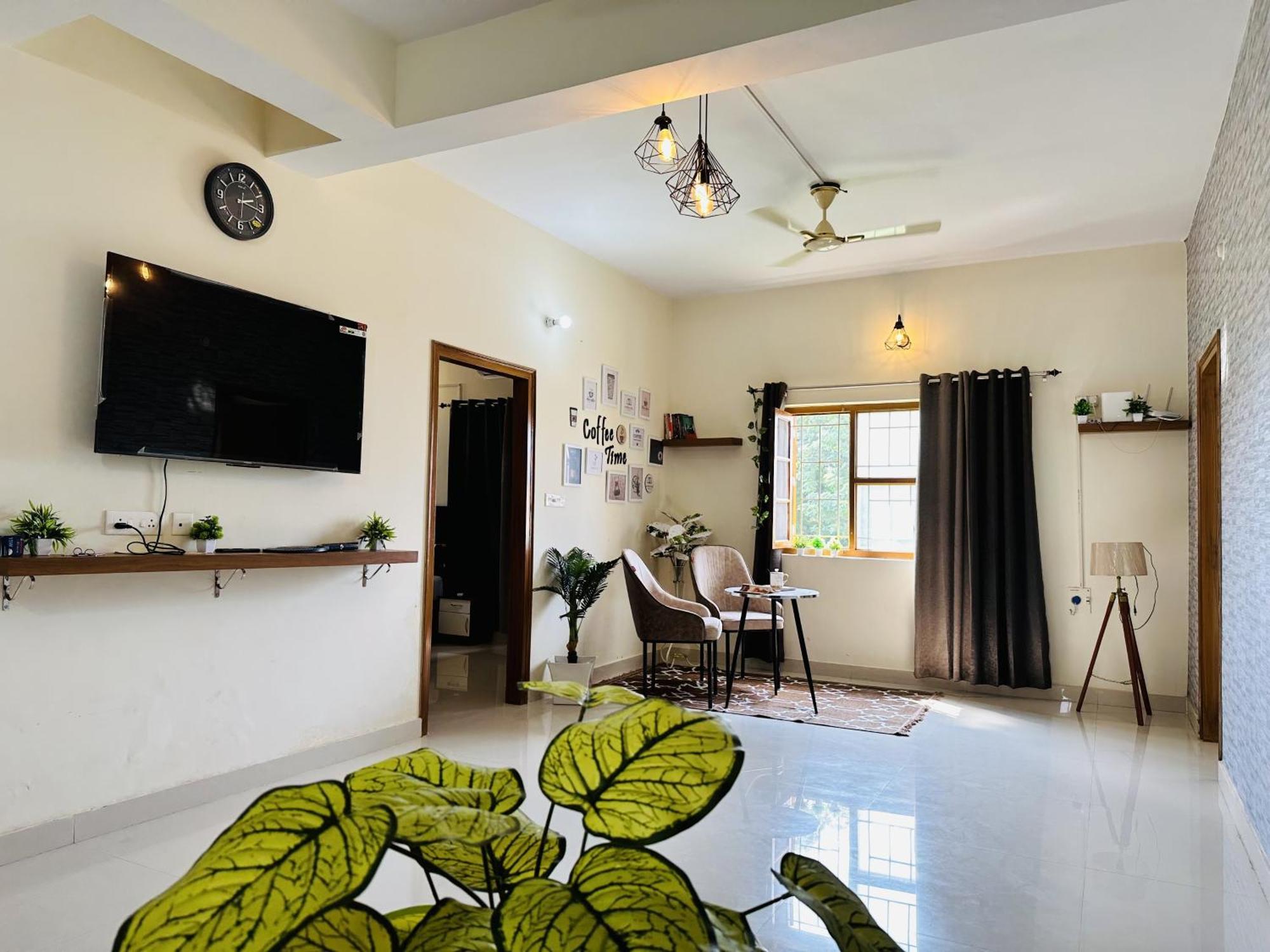 Zoomstay - 3Bhk Apartments พาราณสี ภายนอก รูปภาพ
