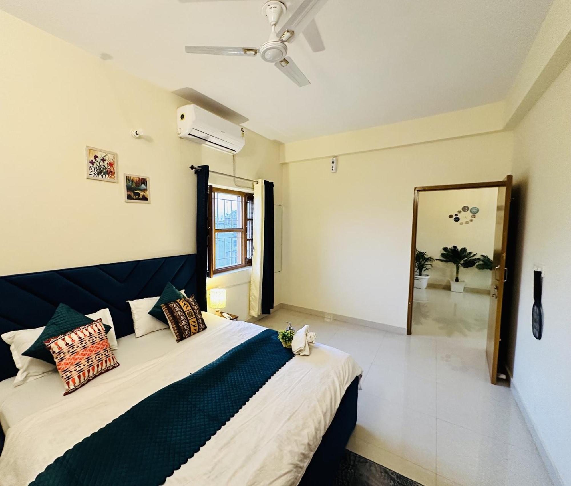 Zoomstay - 3Bhk Apartments พาราณสี ภายนอก รูปภาพ